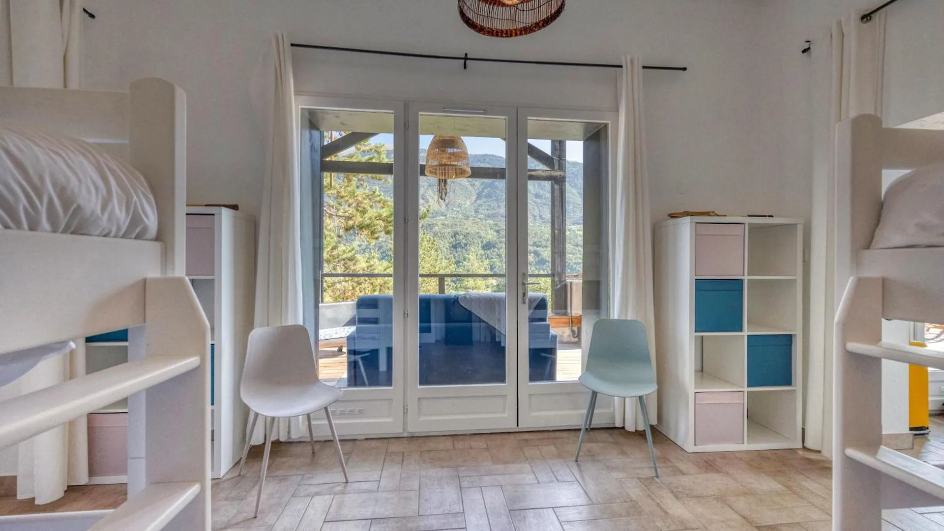 La Maison Du Lac - Passerelles De Monteynard Lavars 0*,  France